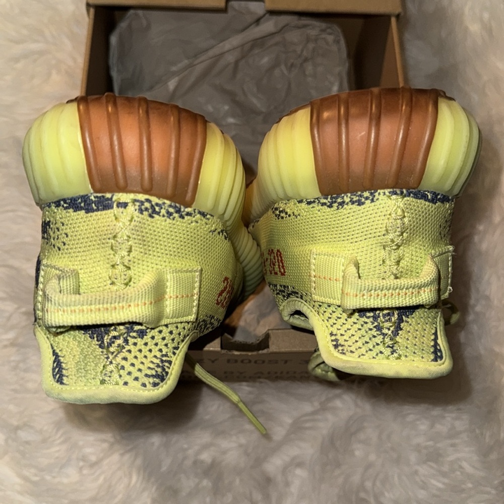Yeezy 350 V2 - Picture 5 of 7